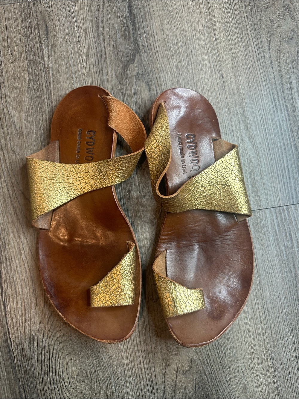 Cydwoq Rock Hilary Thong Sandals Metallic Gold Leather handmade USA size 38/us 8